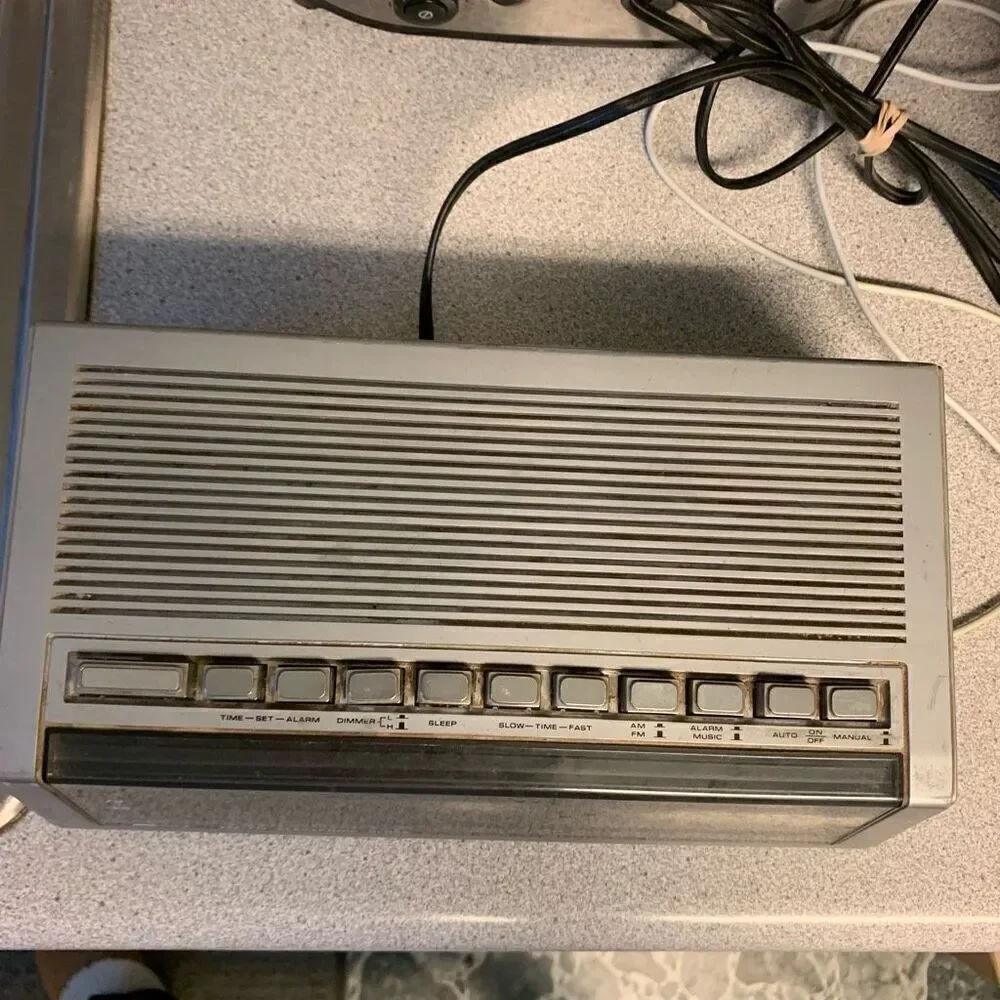 Kmart Model No. 30-41 Clock Radio *Only Clock Works-Read*